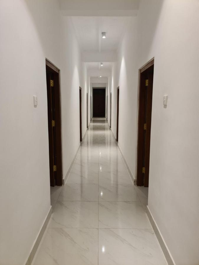 Ceylon Lodge - Airport Transit Hostel Negombo Exterior foto