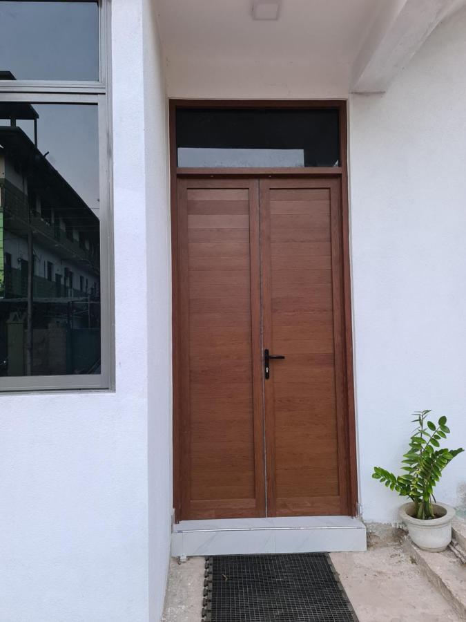 Ceylon Lodge - Airport Transit Hostel Negombo Exterior foto