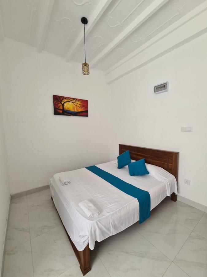 Ceylon Lodge - Airport Transit Hostel Negombo Exterior foto