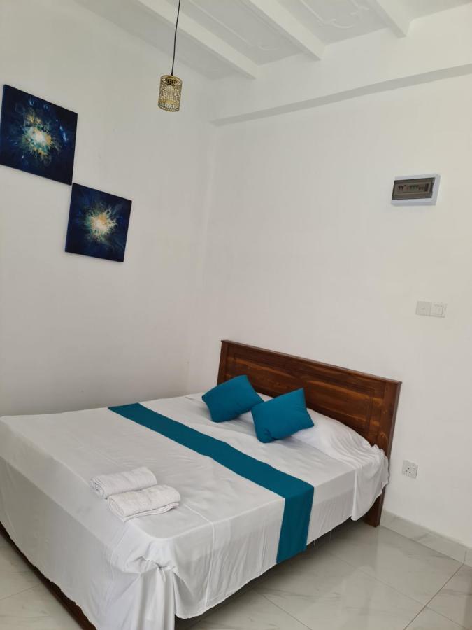 Ceylon Lodge - Airport Transit Hostel Negombo Exterior foto