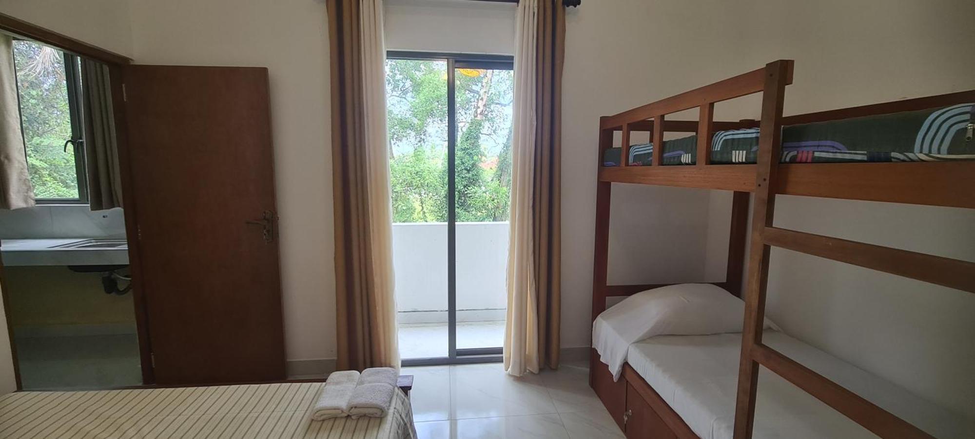 Ceylon Lodge - Airport Transit Hostel Negombo Exterior foto